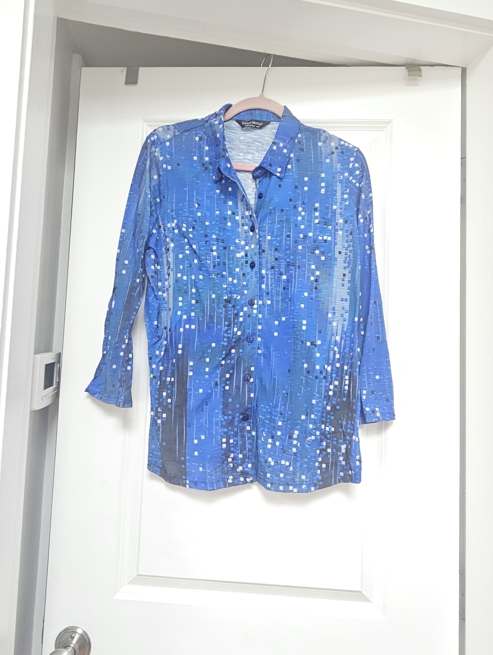 Tango MangoBlue Patterned Button-Up Shirt. Beautiful Blue Color. Soft & Flowing